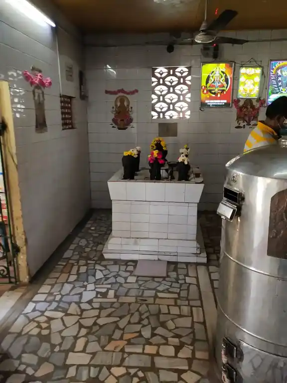 Arulmigu Paripoorna Vinayagar alias Santhosi Matha Temple, Virugambakam, Chennai - 600092 அருள்மிகு பரிபூரண விநாயகர் மற்றும் சந்தோஷி மாதா திருக்கோயில், விருகம்பாக்கம், சென்னை - 600092, Chennai - Ancient Temple Architecture and History Image 3