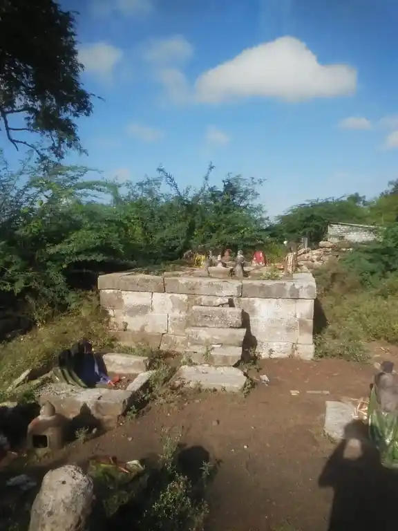 Arulmigu Pariyandaver Temple, Pullambadi - 621712 Arulmigu Pariyandaver Temple, Pullambadi - 621712, Thiruchirappalli - Ancient Temple Architecture and History Image 3