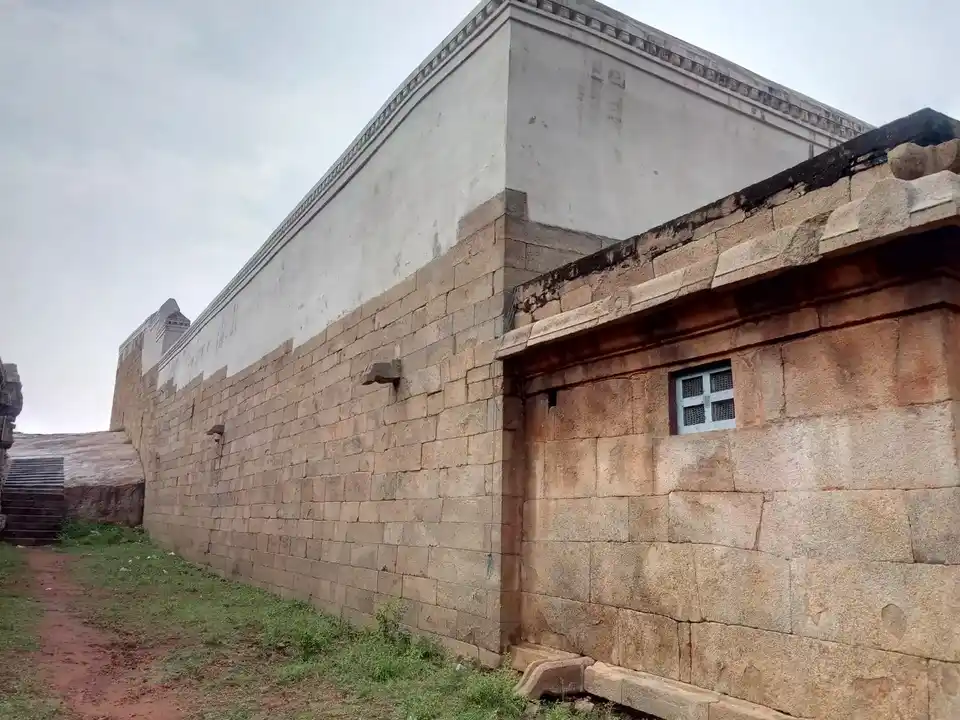 Arulmigu Parvathakireeswarar Temple, Kunnandarkovil, Kulathur Taluk - 622502 அருள்மிகு பர்வதகிரீஸ்வரர் திருக்கோயில், குன்னாண்டார்கோவில், குளத்தூர் வட்டம் - 622502, Pudukkottai - Ancient Temple Architecture and History Image 2