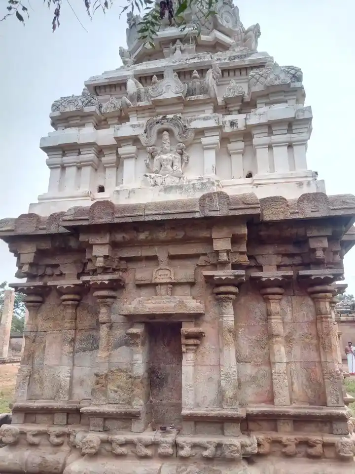 Arulmigu Parvathakireeswarar Temple, Kunnandarkovil, Kulathur Taluk - 622502 அருள்மிகு பர்வதகிரீஸ்வரர் திருக்கோயில், குன்னாண்டார்கோவில், குளத்தூர் வட்டம் - 622502, Pudukkottai - Ancient Temple Architecture and History Image 4