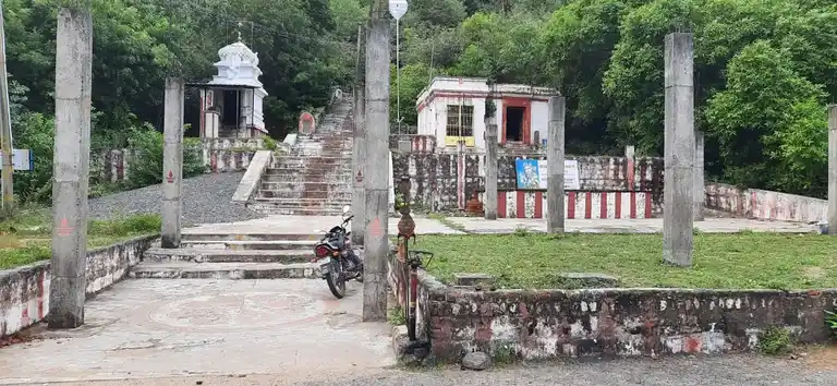 Arulmigu Pasumalai Subramaniyaswamy Temple, Melolakkur - 604203 அருள்மிகு பசுமலை சுப்ரமணியசுவாமி திருக்கோயில், Melolakkur - 604203, Viluppuram - Ancient Temple Architecture and History Image 4