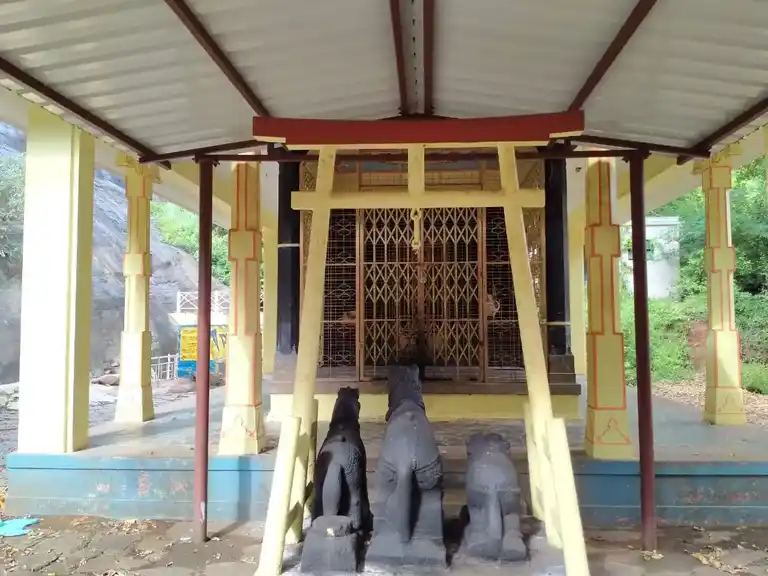 Arulmigu Pasupatha Sastha Temple, Courtallam - 627802 Arulmigu Pasupatha Sastha Temple, Courtallam - 627802, Tenkasi - Ancient Temple Architecture and History Image 2