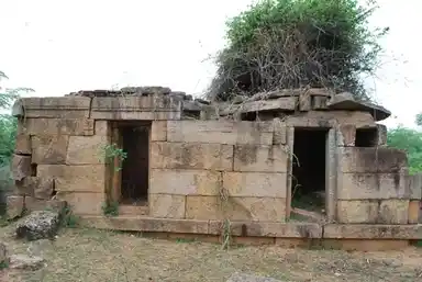 Arulmigu Pasupatheeswarar Temple, Kulamangalam, Thirumayam Taluk - 622412 அருள்மிகு பசுபதீஸ்வரர் திருக்கோயில், குலமங்கலம், திருமயம் வட்டம் - 622412, Pudukkottai - Ancient Temple Architecture and History Image 5