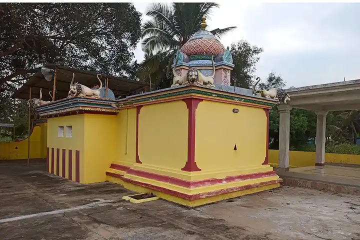 Arulmigu Pasupathi Ponniyamman Temple, Pasumathur - 635803 அருள்மிகு பசுபதி பொன்னியம்மன் திருக்கோயில், பசுமாத்தூர் - 635803, Vellore - Ancient Temple Architecture and History Image 4