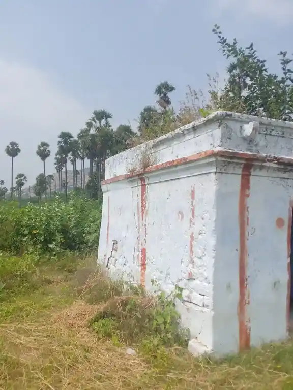 Arulmigu Pasuvannaswamy Temple, Near Badethala Pond, Kallukuruki - 635001 அருள்மிகு பசுவண்ண சுவாமி திருக்கோயில், Near Badethala Pond, Kallukuruki - 635001, Krishnagiri - Ancient Temple Architecture and History Image 2