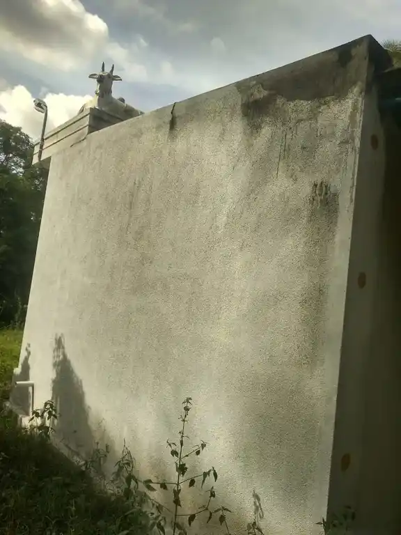 Arulmigu Pasuvannaswamy Temple, Near Ithandahalli, Gummanur - 636806 அருள்மிகு பசுவண்ணசாமி திருக்கோயில், Near Ithandahalli, Gummanur - 636806, Dharmapuri - Ancient Temple Architecture and History Image 2