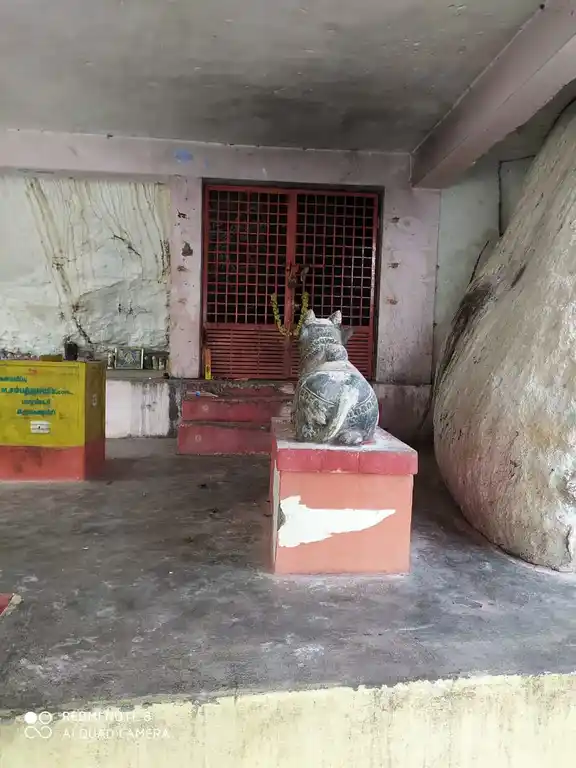 Arulmigu Pasuvannaswamy Temple, Near Nalakundlapalli, Naralapalle - 635120 அருள்மிகு பசுவண்ண சுவாமி திருக்கோயில், Near Nalakundlapalli, Naralapalle - 635120, Krishnagiri - Ancient Temple Architecture and History Image 2