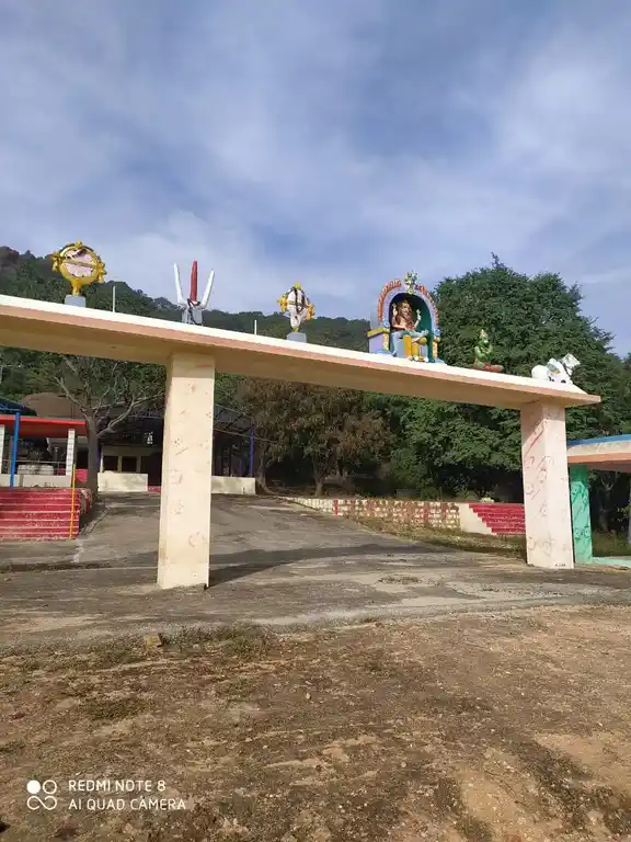 Arulmigu Pasuvannaswamy Temple, Near Nalakundlapalli, Naralapalle - 635120 அருள்மிகு பசுவண்ண சுவாமி திருக்கோயில், Near Nalakundlapalli, Naralapalle - 635120, Krishnagiri - Ancient Temple Architecture and History Image 3