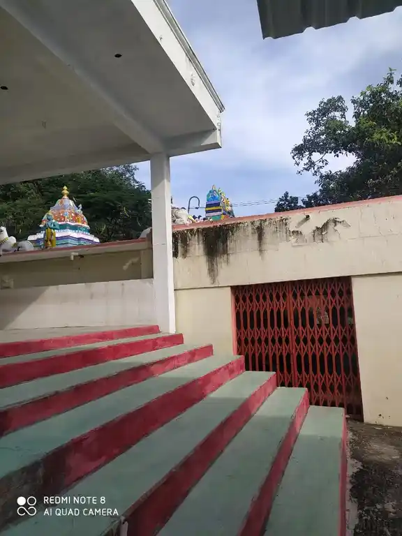 Arulmigu Pasuvannaswamy Temple, Near Nalakundlapalli, Naralapalle - 635120 அருள்மிகு பசுவண்ண சுவாமி திருக்கோயில், Near Nalakundlapalli, Naralapalle - 635120, Krishnagiri - Ancient Temple Architecture and History Image 4