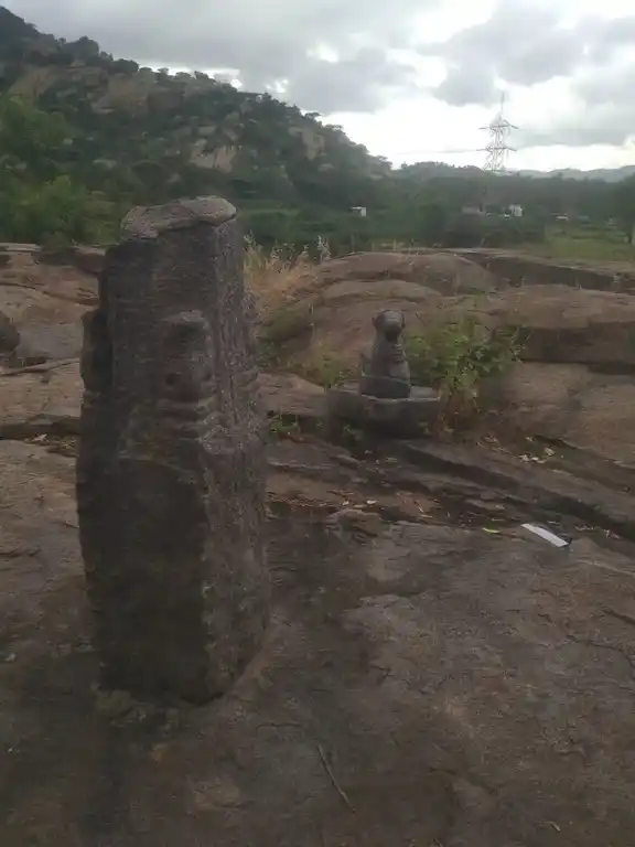 Arulmigu Pasuveshwarar Temple, Near Mandu, P Settihalli - 636808 அருள்மிகு பசுவேஸ்வரர் திருக்கோயில், Near Mandu, P Settihalli - 636808, Dharmapuri - Ancient Temple Architecture and History Image 4