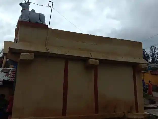 Arulmigu Pasuveswarar Temple, Chinnaelasagiri - 635126 Arulmigu Pasuveswarar Temple, Chinnaelasagiri - 635126, Krishnagiri - Ancient Temple Architecture and History Image 3