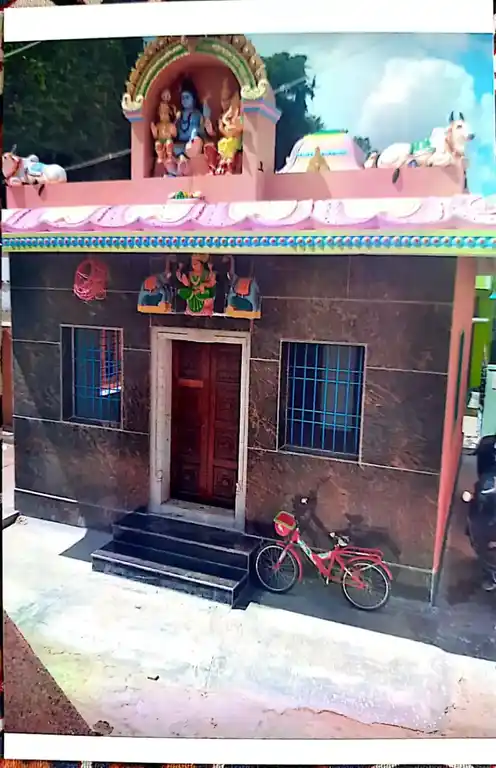 Arulmigu Pasuveswarar Temple, Poonapalli - 635114 Temple