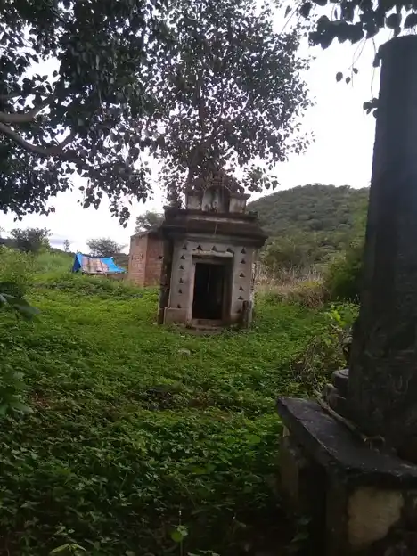 Arulmigu Pasuveswarer Temple, Chudanur - 636805 அருள்மிகு பசுவேஸ்வரசாமி திருக்கோயில், Chudanur - 636805, Dharmapuri - Ancient Temple Architecture and History Image 2