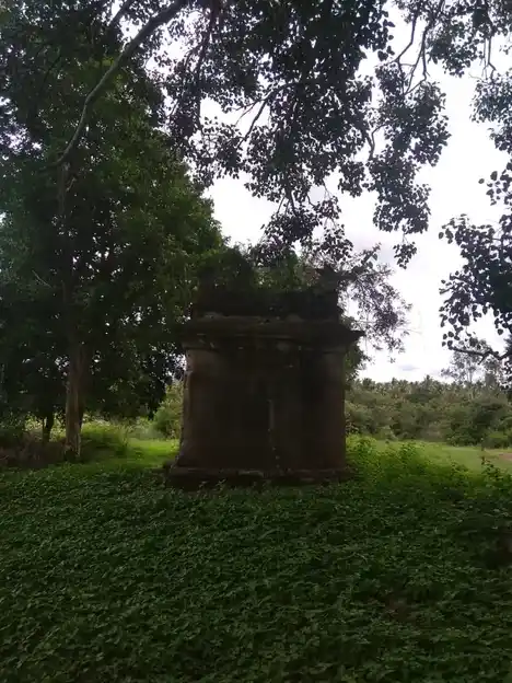 Arulmigu Pasuveswarer Temple, Chudanur - 636805 அருள்மிகு பசுவேஸ்வரசாமி திருக்கோயில், Chudanur - 636805, Dharmapuri - Ancient Temple Architecture and History Image 4