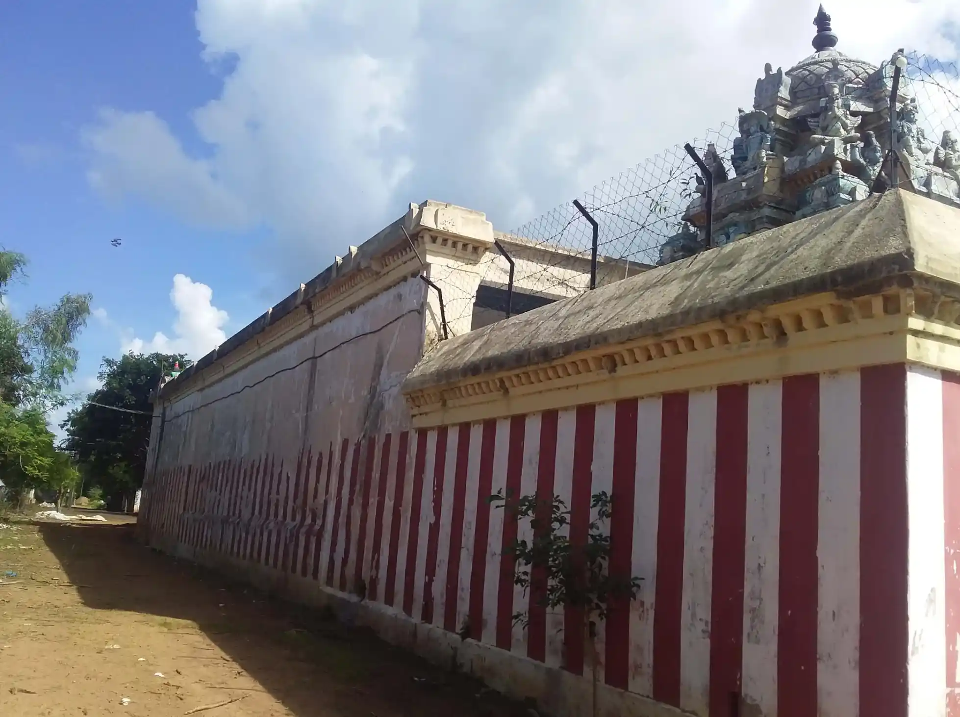 Arulmigu Pathivenugopalaswamy Temple, Royapuram - 614404 அருள்மிகு பதிவேணுகோபாலசாமி திருக்கோயில், ராயபுரம் - 614404, Thiruvarur - Ancient Temple Architecture and History Image 3