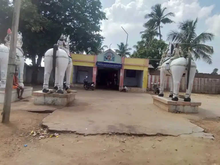 Arulmigu Pathrakaliyamman Temple, V.Periapatty - 621302 Arulmigu Pathrakaliyamman Temple, V.Periapatty - 621302, Thiruchirappalli - Ancient Temple Architecture and History Image 2