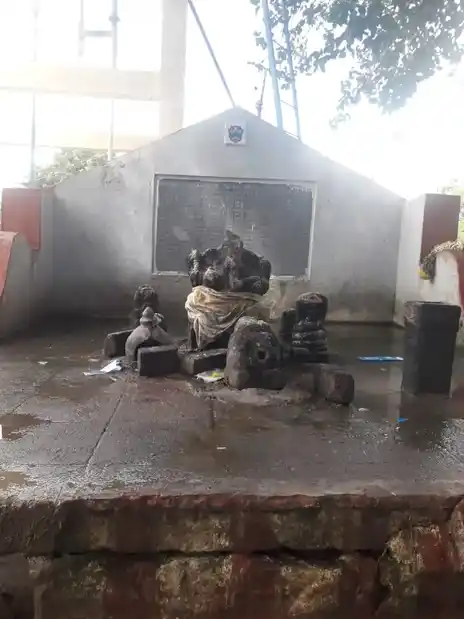 Arulmigu Patta Temple, Veppanuthu - 625529 அருள்மிகு பட்டகோயில், வேப்பனூத்து, உசிலம்பட்டி வட்டம், மதுரை மாவட்டம். கோயில், Veppanuthu - 625529, Madurai - Ancient Temple Architecture and History Image 4