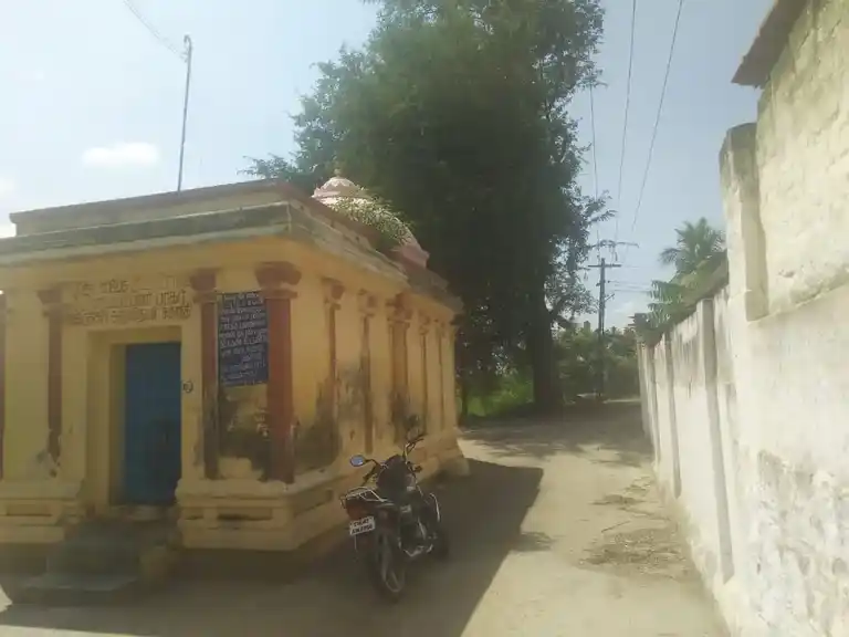 Arulmigu Pattabirama Perumal Temple, Renganathapuram - 639202 அருள்மிகு  பட்டாபிராம பெருமாள் திருக்கோயில்,  - 639202, Karur - Ancient Temple Architecture and History Image 4