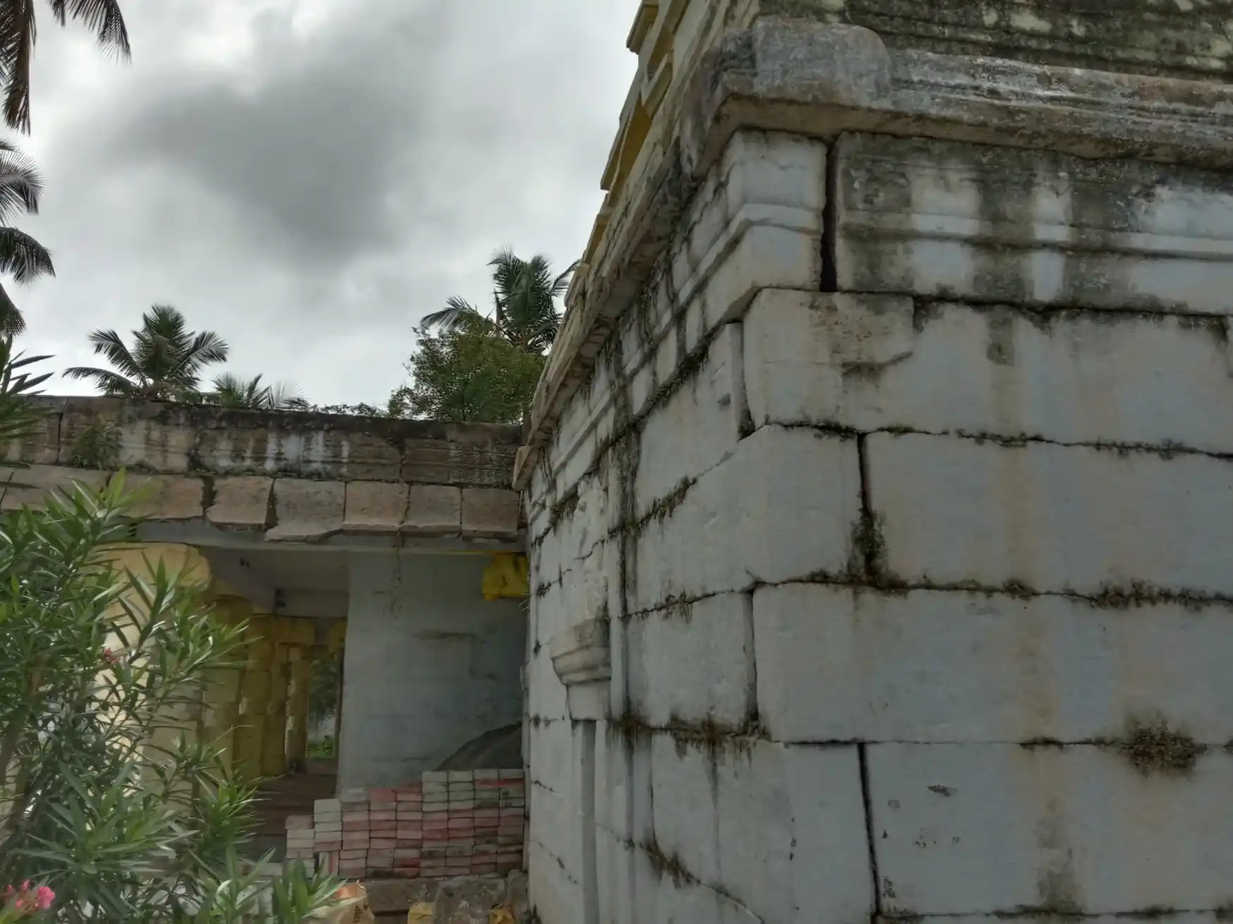 Arulmigu Pattabirama Swamy Temple, Nelvai - 632101 அருள்மிகு பட்டாபிராமசுவாமி திருக்கோயில், நெல்வாய் - 632101, Vellore - Ancient Temple Architecture and History Image 6