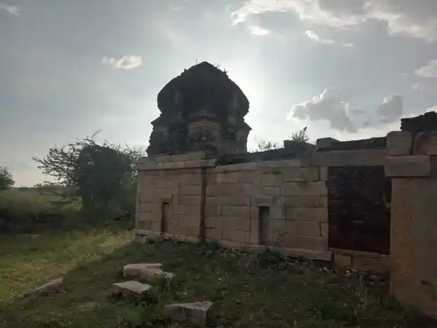 Arulmigu Pattabiramar Temple, Mettupatty - 637020 அருள்மிகு பட்டாபிராமர்சாமி திருக்கோயில், மேட்டுப்பட்டி, Mettupatty - 637020, Namakkal - Ancient Temple Architecture and History Image 2
