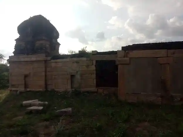 Arulmigu Pattabiramar Temple, Mettupatty - 637020 அருள்மிகு பட்டாபிராமர்சாமி திருக்கோயில், மேட்டுப்பட்டி, Mettupatty - 637020, Namakkal - Ancient Temple Architecture and History Image 3