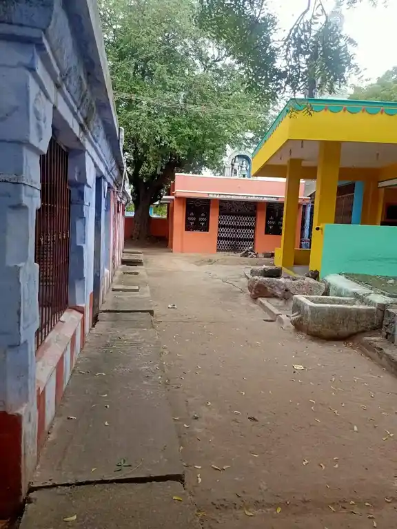 Arulmigu Pattai Boothathan Temple, Shenkottai - 627809 Arulmigu Pattai Boothathan Temple, Shenkottai - 627809, Tenkasi - Ancient Temple Architecture and History Image 2