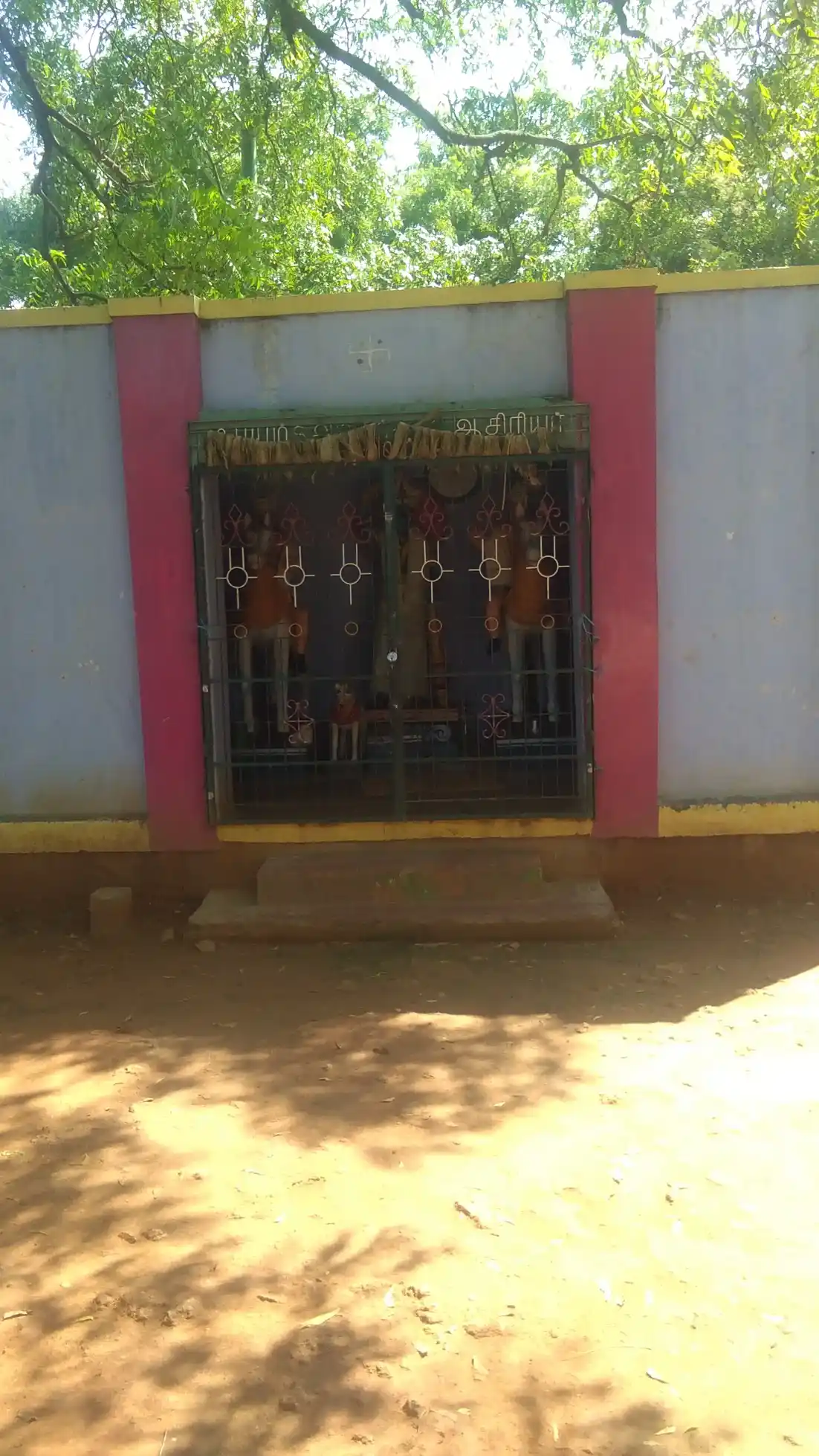 Arulmigu Pattalamman Temple, G. Usilampatty - 625517 பட்டானம்மன் திருக்கோயில், G. Usilampatty - 625517, Theni - Ancient Temple Architecture and History Image 3