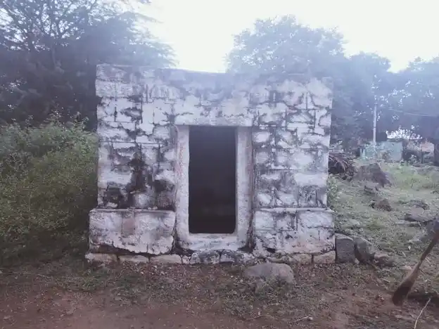 Arulmigu Pattalamman Temple, Kudhalahallli, Kattampatti - 636808 அருள்மிகு பட்டாளம்மன் திருக்கோயில், Kudhalahallli, Kattampatti - 636808, Dharmapuri - Ancient Temple Architecture and History Image 2