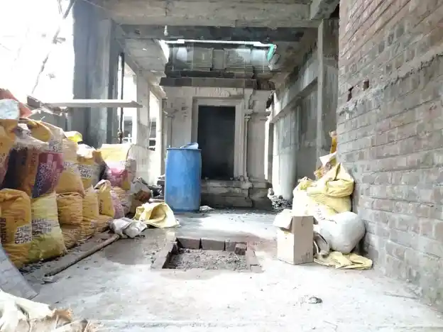 Arulmigu Pattamarathu Mariyamman Temple, Varaganeri, Thiruchirappalli - 620002 அருள்மிகு பட்டமரத்து மாரியம்மன் திருக்கோயில், Varaganeri, Thiruchirappalli - 620002, Thiruchirappalli - Ancient Temple Architecture and History Image 2