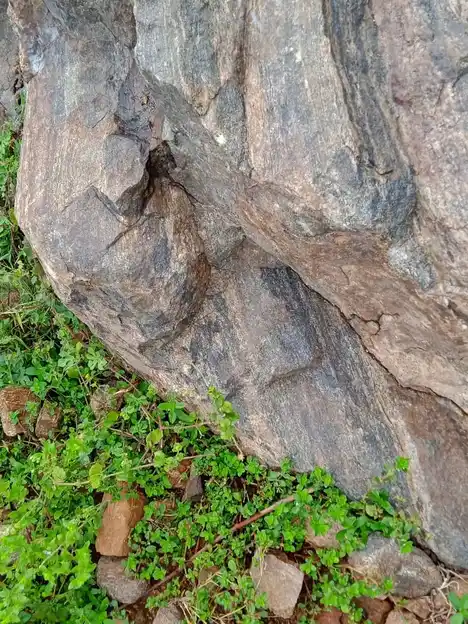 Arulmigu Pattathu Kannimaar Temple, Kombaipatty - 624202 அருள்மிகு பட்டத்து கன்னிமார் திருக்கோயில், Kombaipatty - 624202, Dindigul - Ancient Temple Architecture and History Image 3