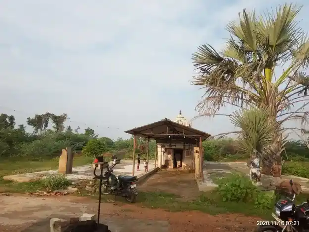 Arulmigu Peraalamman Temple, Killukulavaaypatti - 622201 அருள்மிகு பேராளம்மன் திருக்கோயில், கிள்ளுகுளவாய்பட்டி - 622201, Pudukkottai - Ancient Temple Architecture and History Image 5