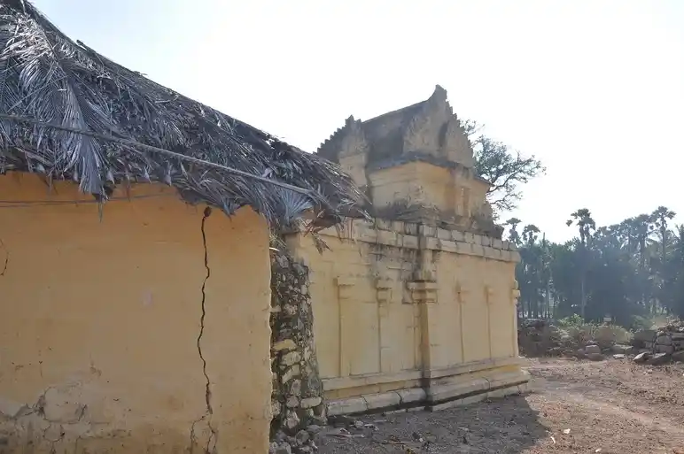 Arulmigu Perinayakiamman Temple, Nattarmangalam, Thattaravalasu - 638106 அருள்மிகு பெரியநாயகி அம்மன் திருக்கோயில், Nattarmangalam, Thattaravalasu - 638106, Tiruppur - Ancient Temple Architecture and History Image 4