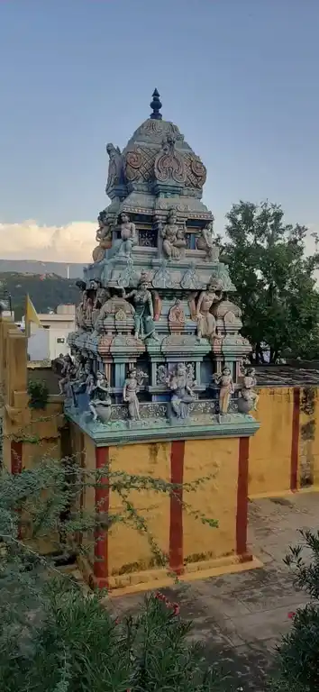 Arulmigu Periya Bathrakalliyamman Periya Mariyamman Temple, Cooliline, Cooliline - 636401 அருள்மிகு பெரிய பத்ரகாளியம்மன், பெரிய மாரியம்மன் திருக்கோயில், கூலிலைன், கூலிலைன் - 636401, Salem - Ancient Temple Architecture and History Image 2