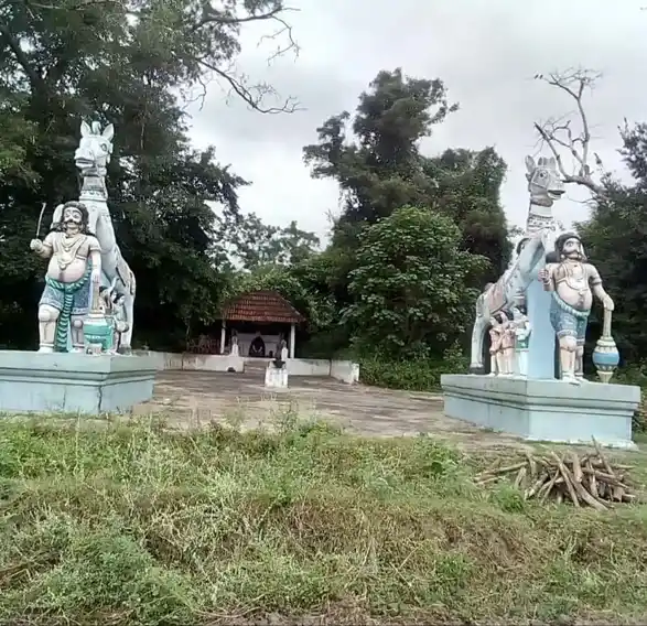 Arulmigu Periya Karuppanasamy Temple, Varapoor - 630410 அருள்மிகு. பெரிய கருப்புசாமி திருக்கோயில், Varapoor - 630410, Sivagangai - Ancient Temple Architecture and History Image 4