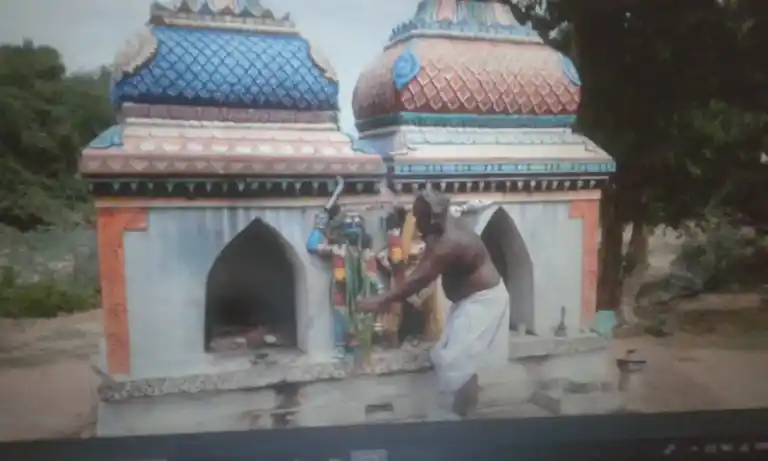 Arulmigu Periya Karuppar Sinna Karuppar Temple, Kanadukaththan - 630103 Arulmigu Periya Karuppar Sinna Karuppar Temple, Kanadukaththan - 630103, Sivagangai - Ancient Temple Architecture and History Image 3