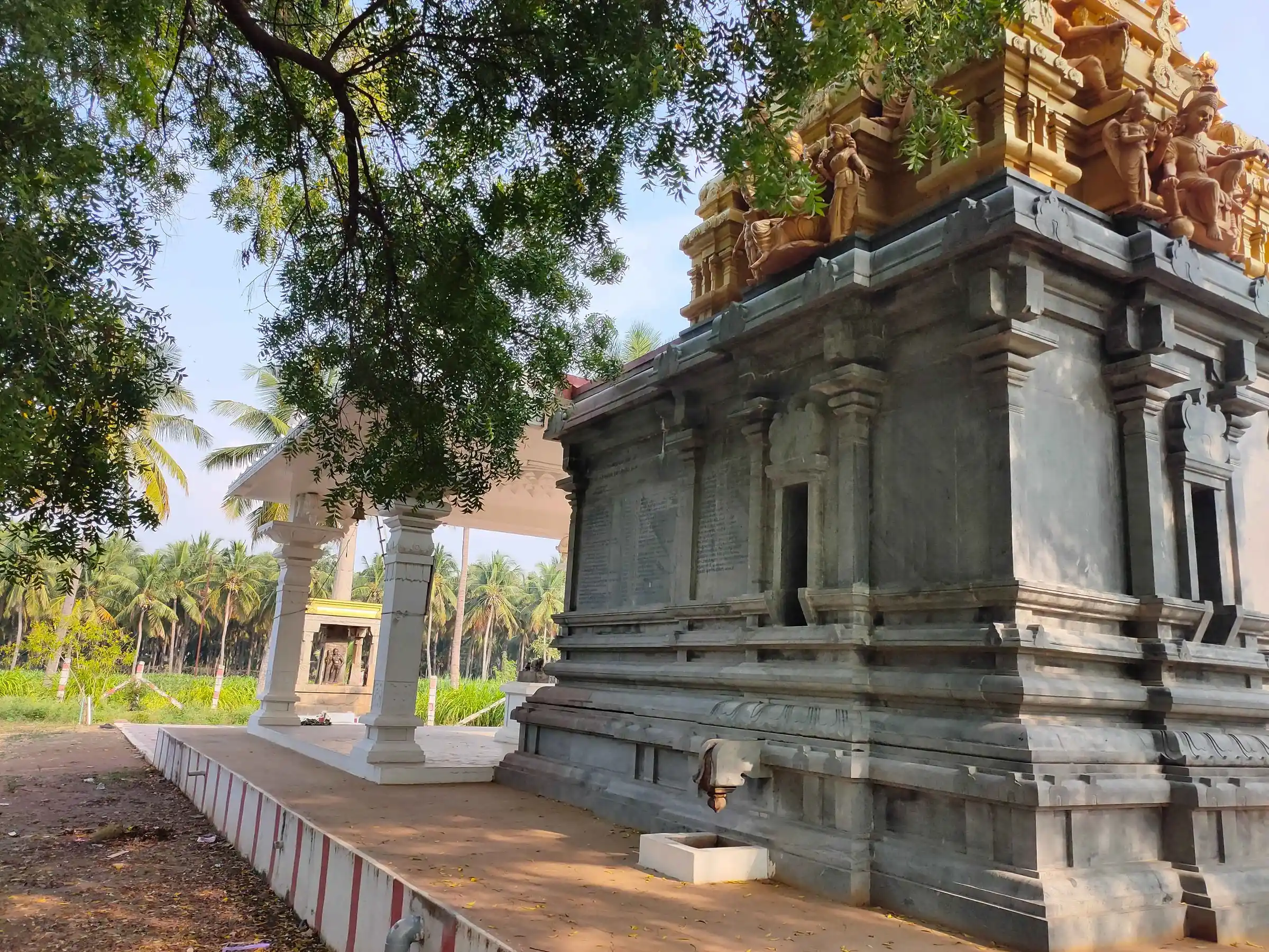 Arulmigu Periya Vinayagar Temple, Naranapuram - 641664 அருள்மிகு பெரிய விநாயகர் திருக்கோயில், Naranapuram - 641664, Tiruppur - Ancient Temple Architecture and History Image 4