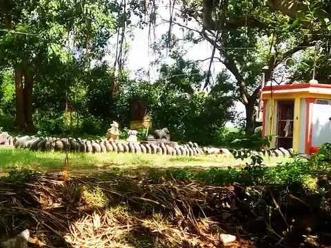 Arulmigu Periyaiyyanar Temple, V.Pudhupakkam - 605502 அருள்மிகு பெரிய அய்யனார் திருக்கோயில், வி.புதுப்பாக்கம் - 605502, Viluppuram - Ancient Temple Architecture and History Image 5