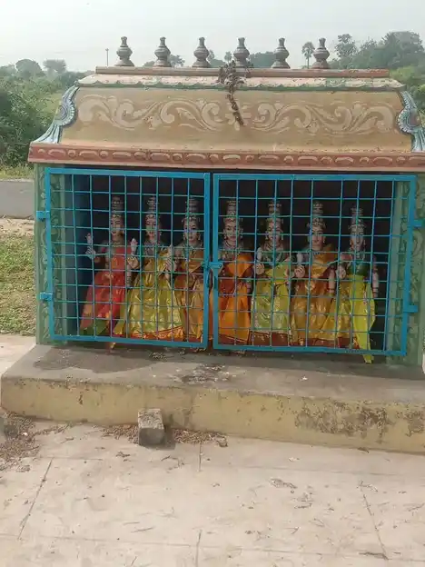 Arulmigu Periyakulam Kannimaar Temple, Kumboor - 624710 அருள்மிகு பெரியகுளம் கன்னிமார் கோயில், கூம்பூர் - 624710, Dindigul - Ancient Temple Architecture and History Image 4