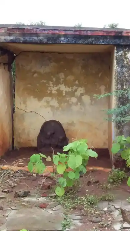 Arulmigu Periyakulam Kannimaar Temple, Thotanoothu - 624005 அருள்மிகு பெரியகுளம் கன்னிமார் திருக்கோயில், Thotanoothu - 624005, Dindigul - Ancient Temple Architecture and History Image 4