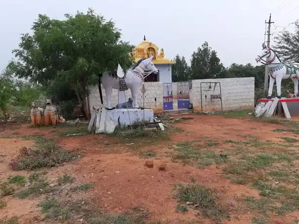 Arulmigu Periyakulam Karupanna Swamy And Kannimaar Temple, R. Pudukottai - 624706 அருள்மிகு பெரியகுளம் கருப்பணசாமி மற்றும் கன்னிமார் கோயில், R. Pudukottai - 624706, Dindigul - Ancient Temple Architecture and History Image 2