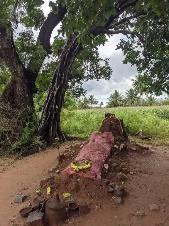 Arulmigu Periyandavar Temple, Thazhugai - 621008 Temple