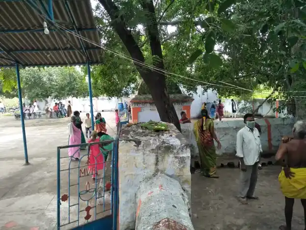 Arulmigu Periyandavar Thirukovil, Naduvalur - 636105 அருள்மிகு பெரியாண்டவர் திருக்கோயில், Naduvalur - 636105, Salem - Ancient Temple Architecture and History Image 9