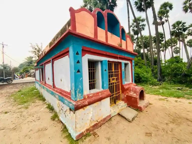 Arulmigu Periyapalayathamman Temple, End Of The Village, Karungali - 601204