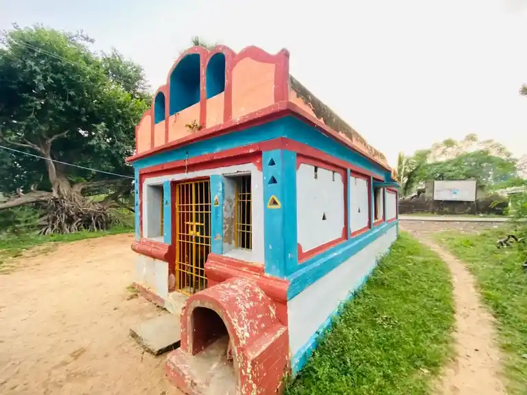 Arulmigu Periyapalayathamman Temple, End Of The Village, Karungali - 601204 அருள்மிகு பெரியபாளையத்தம்மன் திருக்கோயில், End Of The Village, Karungali - 601204, Tiruvallur - Ancient Temple Architecture and History Image 4