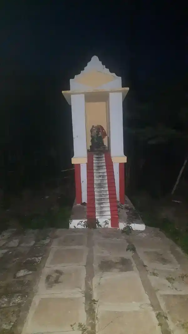 Arulmigu Periyasami Kalasami And Eswariamman Temple, Periyavallikulam - 626004 அருள்மிகு பெரியசாமி காலசாமி ஈஸ்வரி அம்மன் திருக்கோயில், Periyavallikulam - 626004, Virudhunagar - Ancient Temple Architecture and History Image 2