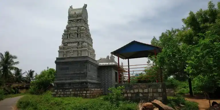 Arulmigu Peruchalinatham Mariamman Temple, Naduvaneri - 637504 அருள்மிகு பெருச்சாளி நத்தம் மாரியம்மன் திருக்கோயில், Naduvaneri, Naduvaneri - 637504, Salem - Ancient Temple Architecture and History Image 3