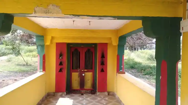 Arulmigu Perukaalathamman Temple, Thippasamudiram - 635653 அருள்மிகு பெருகாலத்தம்மன் திருக்கோயில், திப்பசமுத்திரம் - 635653, Vellore - Ancient Temple Architecture and History Image 3