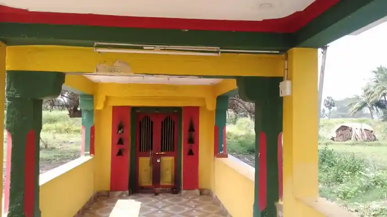 Arulmigu Perukaalathamman Temple, Thippasamudiram - 635653 அருள்மிகு பெருகாலத்தம்மன் திருக்கோயில், திப்பசமுத்திரம் - 635653, Vellore - Ancient Temple Architecture and History Image 4