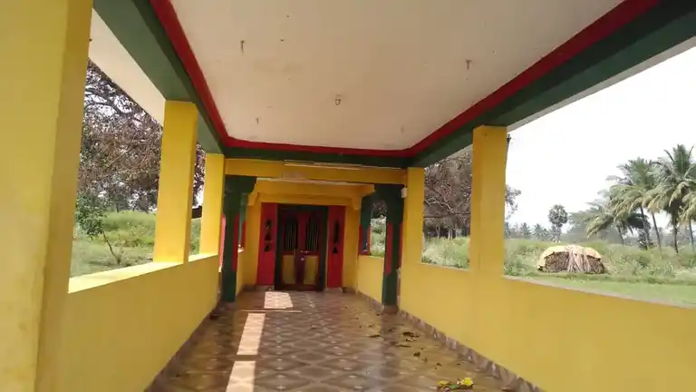 Arulmigu Perukaalathamman Temple, Thippasamudiram - 635653 அருள்மிகு பெருகாலத்தம்மன் திருக்கோயில், திப்பசமுத்திரம் - 635653, Vellore - Ancient Temple Architecture and History Image 6