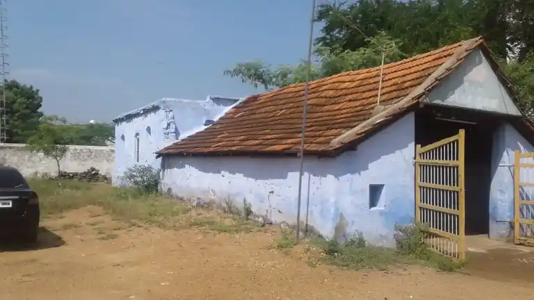 Arulmigu Perumal (A) Eswariamman Temple, Kadambur - 628952 அருள்மிகு பெருமாள் மற்றும் hஸ்வரியம்மன் திருக்கோயில், Kadambur - 628952, Thoothukudi - Ancient Temple Architecture and History Image 2